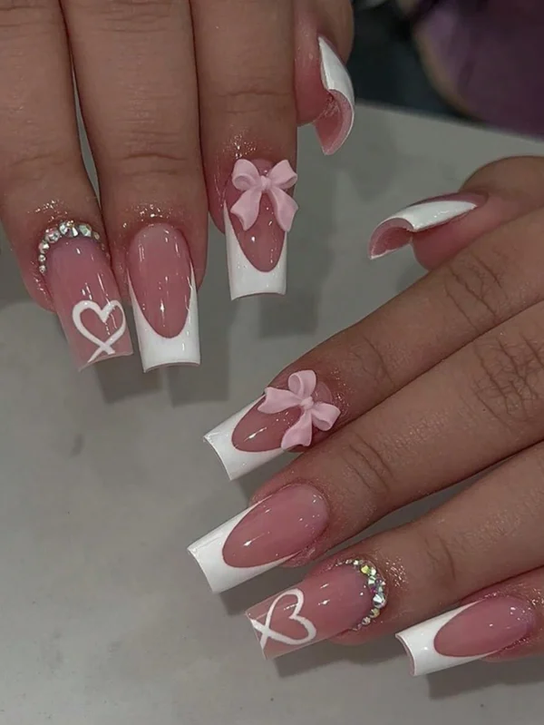24 pcs ongles cercueil cœurs strass