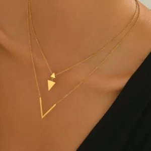 Collier Triangle Lettre V