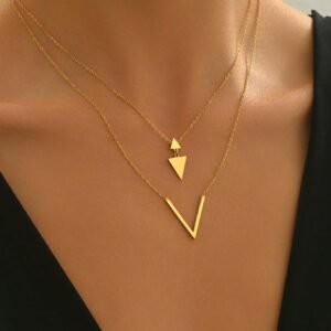 Collier Triangle Lettre V