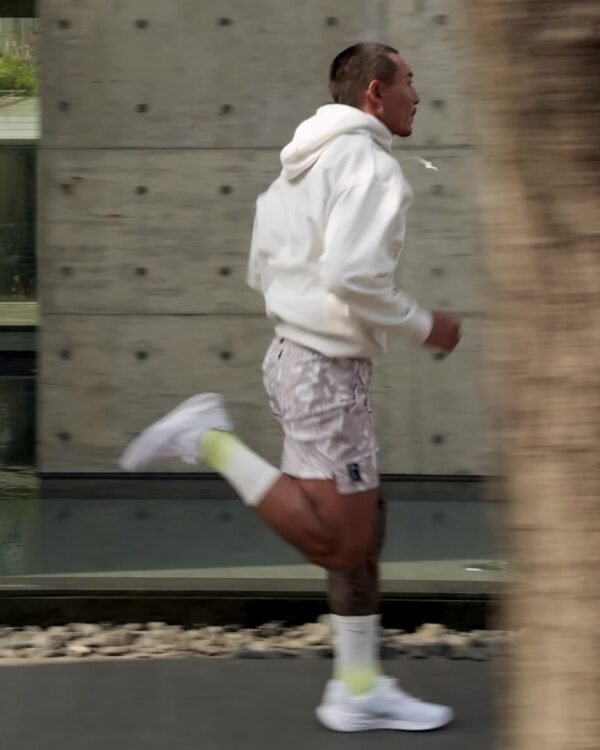 Nike Revolution 7 – Image 2
