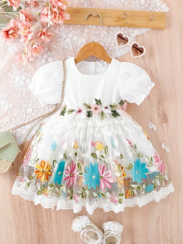 Robe manches bouffantes broderie