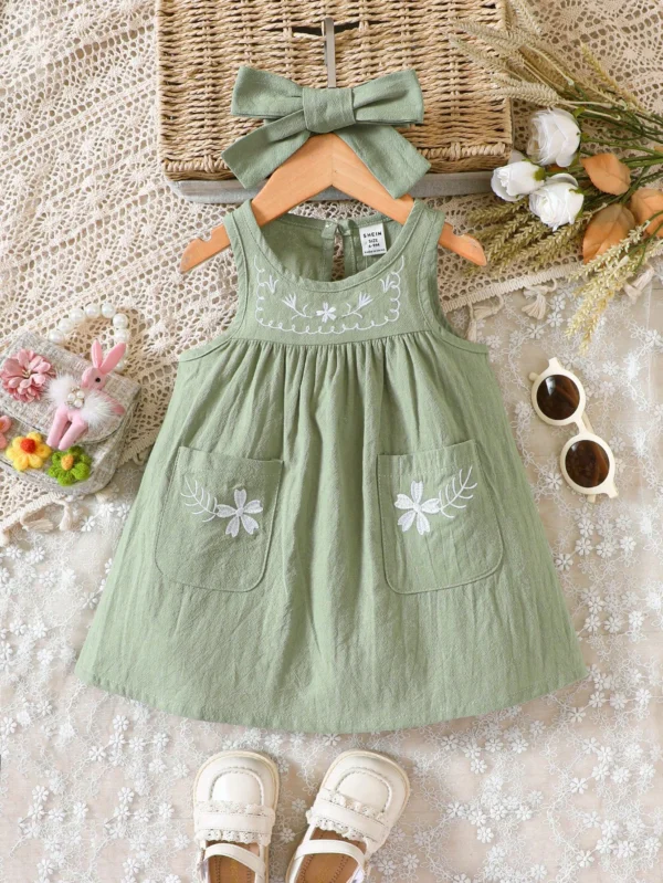 Robe brodée double poche
