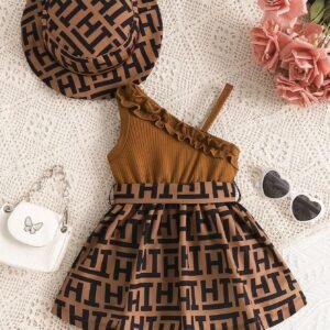 Robe brodée pied-de-poule chapeau