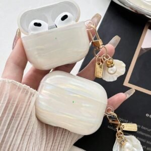 Coque perle irisée collier