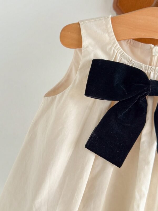 Robe sans manches nœud bébé – Image 5