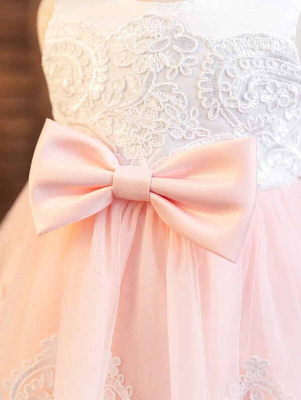 Robe satin brodée volants – Image 3