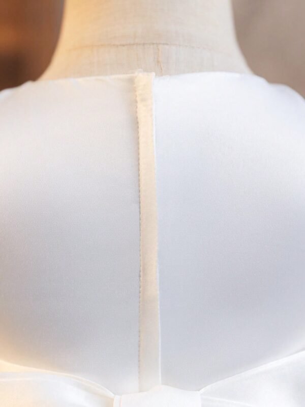 Robe satin brodée volants – Image 4