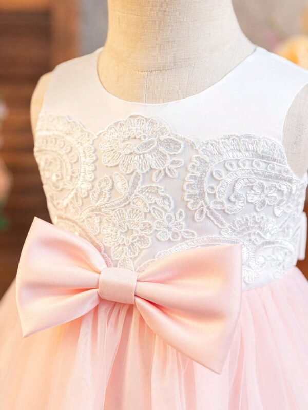 Robe satin brodée volants – Image 6