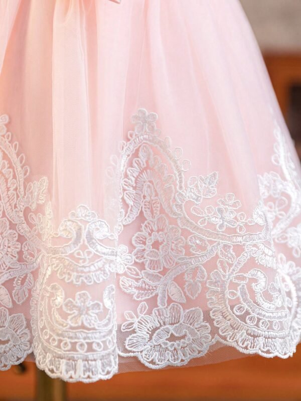 Robe satin brodée volants – Image 7