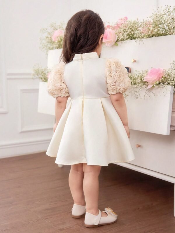 Robe manches courtes fleurs – Image 2